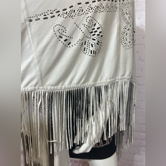 LENA GABRIELLE NEW YORK laser cut micro suede women’s shawl poncho in Grey OSFA - Picture 7 of 17